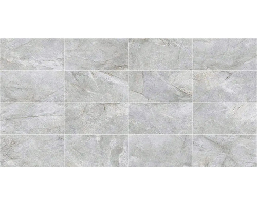 Fliesen mit Marmoroptik, verlegt im Raster