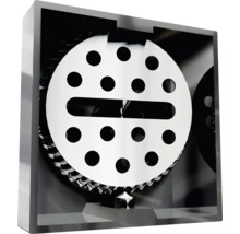 Lüftungsgitter mit Löchern in einem quadratischen Rahmen