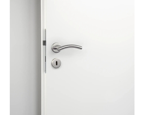 Porte ouverte avec poignée de porte et serrure