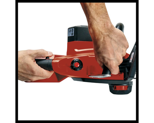 Utilisation d'une tronçonneuse par une personne.