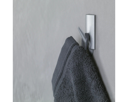 Crochet à serviette avec serviette