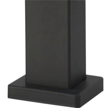 Gros plan d'une base de colonne rectangulaire