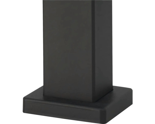 Gros plan d'une base de colonne rectangulaire