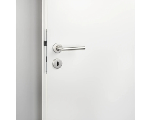 Porte blanche avec poignée de porte en acier inoxydable