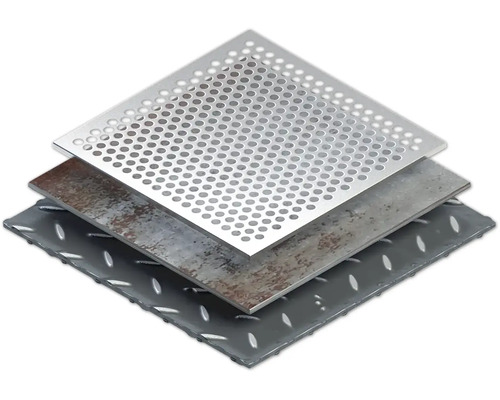 Trois plaques de métal différentes : tôle perforée, plaque d’acier et tôle larmée
