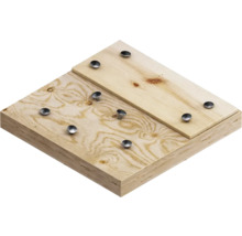 Holzplatte mit Nägeln