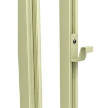 Vue détaillée d''un cadre de fenêtre avec poignée de fenêtre