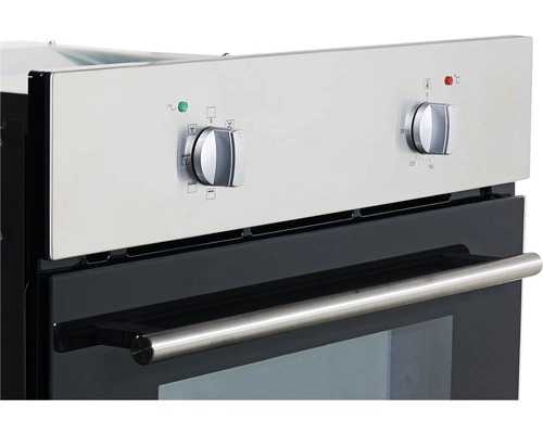 Gros plan d''un four avec boutons de commande et thermostat