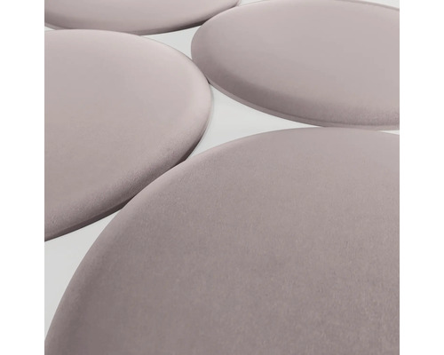 Plusieurs coussins de siège ronds en tissu