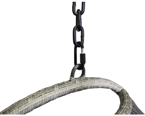 Gros plan d''un mécanisme de suspension avec chaîne et cadre tressé