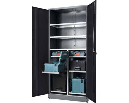 Armoire à outils ouverte avec étagères et boîtes à outils