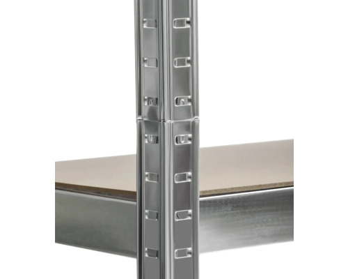 Vue détaillée d''une étagère métallique avec des tablettes