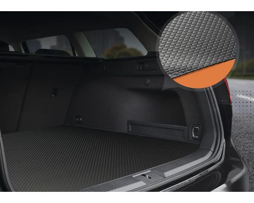 Coffre d''une voiture avec un tapis de coffre