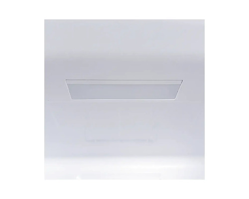 Detailaufnahme eines weißen Kühlregals mit integrierter Beleuchtung.