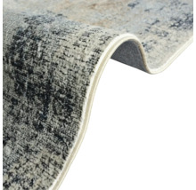 Vue détaillée d''un tapis à motifs avec des bords festonnés