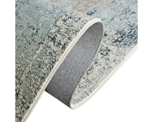 Gerollter Teppich mit Muster