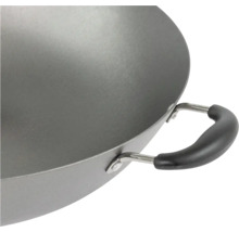 Vue détaillée d''un wok avec poignée