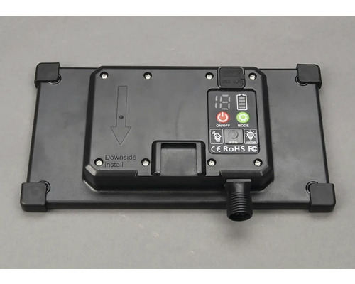 Arrière d''une lampe LED avec panneau de commande et instructions d''installation