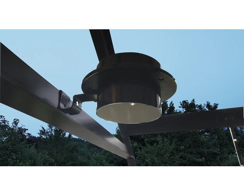 Gros plan d''une lampe de pavillon montée