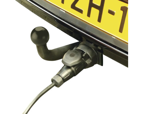 Attelage de remorque avec câble sur la voiture