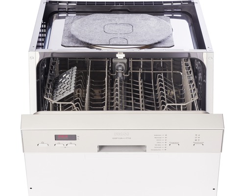 Lave-vaisselle ouvert avec intérieur et panneau de commande