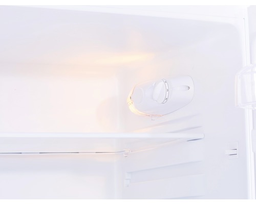 Vue intérieure d''un réfrigérateur avec thermostat et étagère