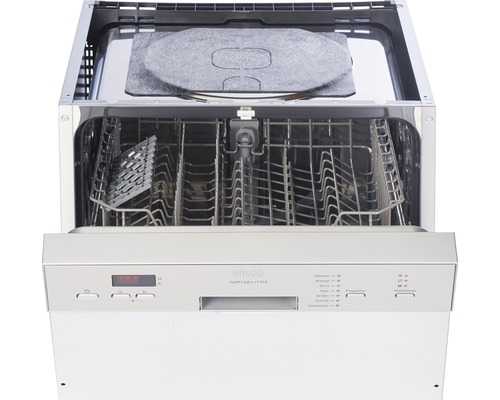 Lave-vaisselle ouvert avec paniers à vaisselle et panneau de commande