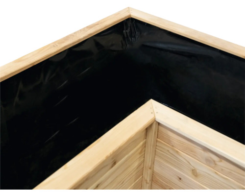 Vue détaillée d''un potager surélevé avec film