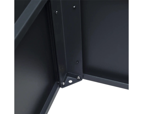 Vue détaillée d''un cadre métallique avec des vis