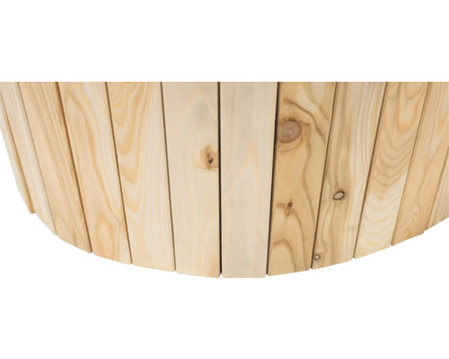 Gros plan d''un tonneau en bois avec une structure du bois visible