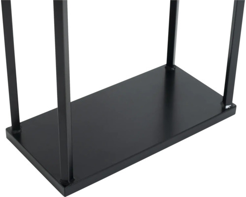 Detailansicht eines schwarzen Metallregals