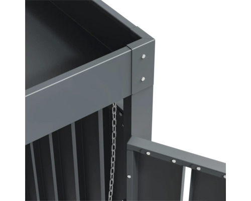 Vue détaillée d''un composteur gris avec chaîne