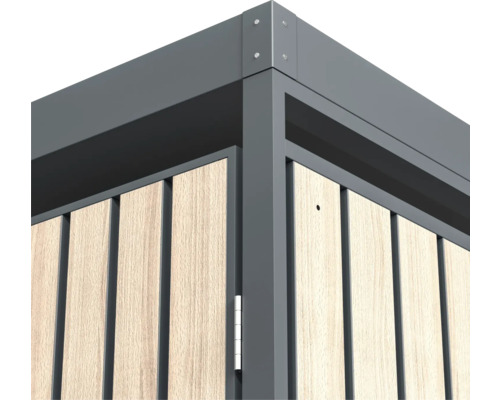 Vue détaillée d''un coin de cabanon de jardin avec revêtement en bois et cadre métallique