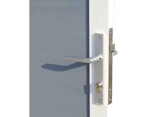 Vue détaillée d''une porte de jardin grise avec une poignée de porte et une serrure argentées