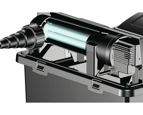 Vue détaillée d''un clarificateur d''étang avec lampe UV pour le nettoyage de l''eau