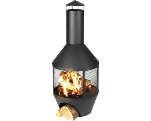 Gartencheminée mit Holzscheiten