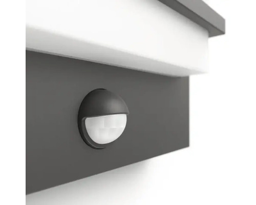 Nahaufnahme eines Bewegungsmelders an einer Wand.