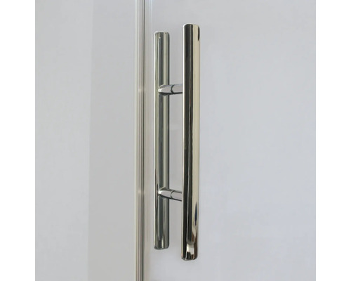 Détail d''une poignée de porte de cabine de douche en métal