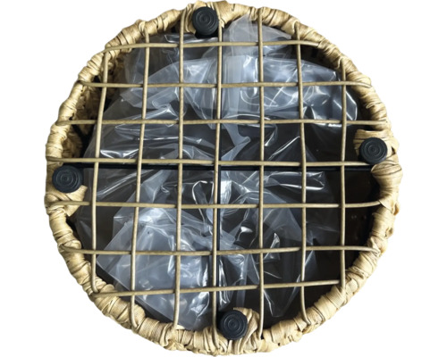 Runder Pflanzkorb mit Metalleinsatz und Kunststofffolie