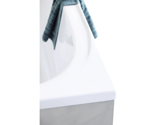 Détail d''une baignoire avec une serviette