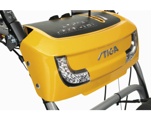 Detailansicht einer Schneefräse mit Stiga Logo und Bedienfeld.