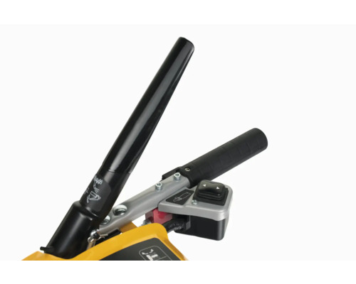 Detailaufnahme des Griffs einer Gartenfräse