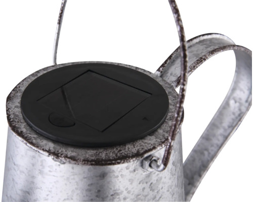 Solarleuchte in Gießkannenform aus Metall mit Griff