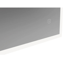 Vue détaillée d''un miroir avec éclairage et élément de commande