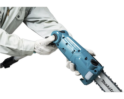 Élagueuse sur perche Makita dans la main