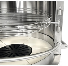 Vue intérieure d''un barbecue avec grille et pierre à pizza