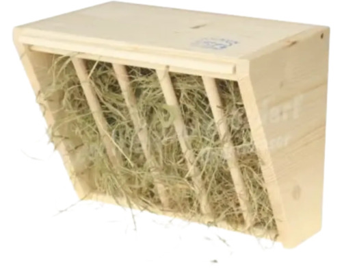 Heuraufe aus Holz mit Heu gefüllt