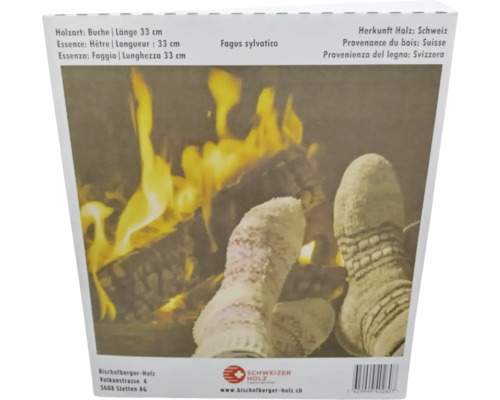 Bois de hêtre d''une longueur de 33 cm devant un feu de cheminée