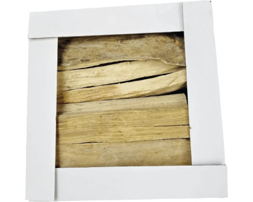 Anzündholz in einer Holzbox