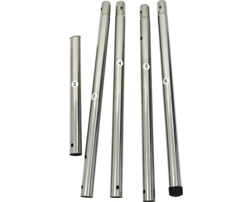 Plusieurs tubes métalliques argentés avec trous